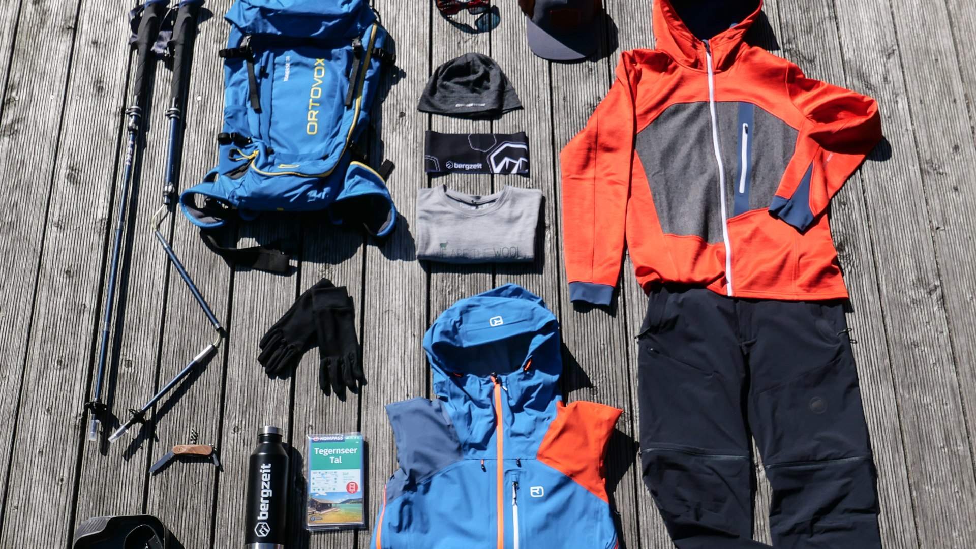 Von Regenjacke, über Wanderkarte bist zu den richtigen Bergschuhen auf einer Wandertour sollte man immer richtig ausgestattet sein., © Isabelle Munstermann