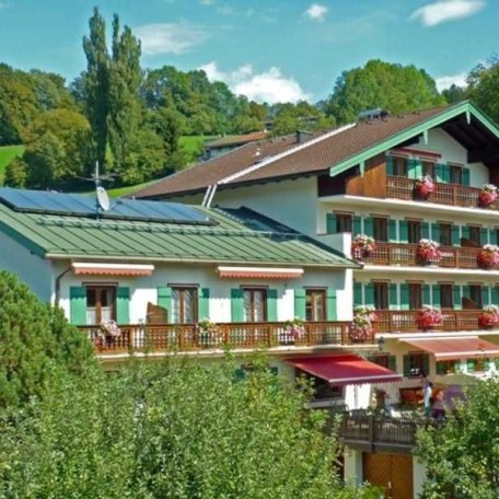 Hausansicht Sommer, © im-web.de/ Tourist Information Tegernsee