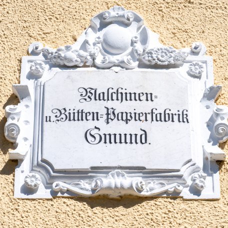 aus der ehemaligen Maschinen- und B&uuml;ttenpapierfabrik Gmund wurde ein modernes Unternehmen f&uuml;r internationale Designpapiere