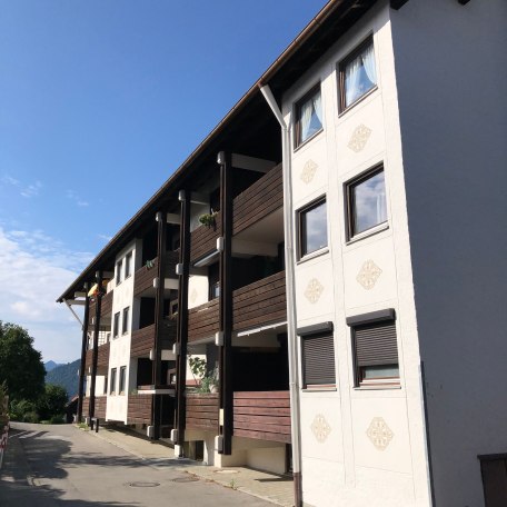 Objektansicht Bergseite, hier FeWo im 2.OG, &copy; im-web.de/ Tourist Information Tegernsee