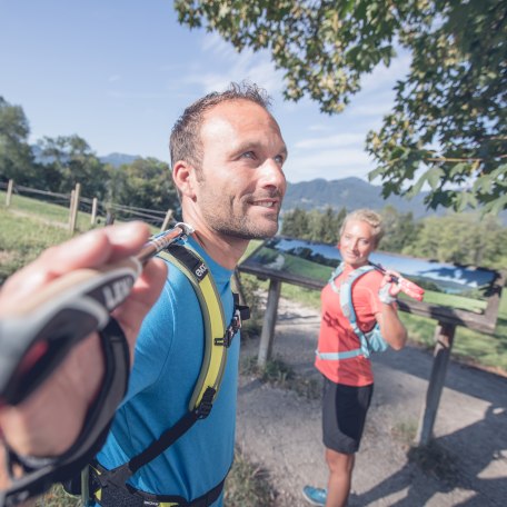 Ein ausgewogenes Aufwärmprogramm vor dem Nordic Walking ist gut für die Muskulatur., © Hansi Heckmair