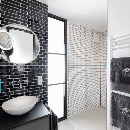 Bad mit Rainshower-Dusche, &copy; im-web.de/ Tourist-Information Bad Wiessee