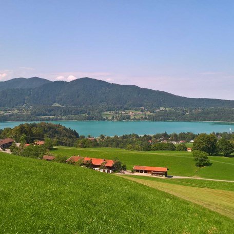 Blick über den Bergerhof zum Tegernsee, © im-web.de/ Tourist-Information Gmund am Tegernsee