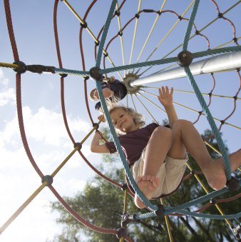 Kinder auf einem Spielplatz am Tegernsee, &copy; Hansi Heckmair