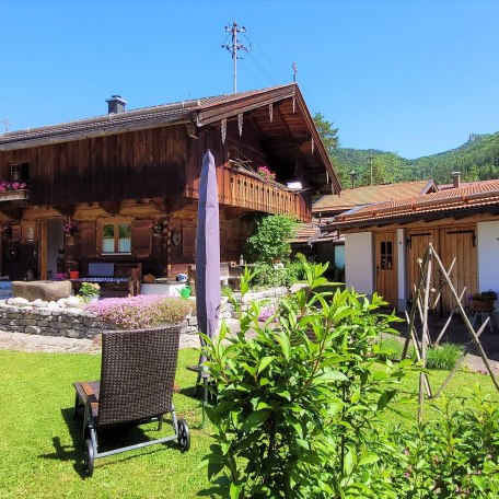 kleiner ruhiger Garten - 2 Liegen stehen bereit, © im-web.de/ Tourist-Information Rottach-Egern