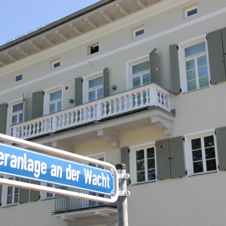 Direkt vor dem Haus: Uferanlage, &copy; im-web.de/ Tourist Information Tegernsee