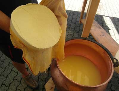 Schaukäsen im Bergsteigerdorf Kreuth, © Käsealm Kreuth Schaukäsen im Bergsteigerdorf Kreuth, © Käsealm Kreuth