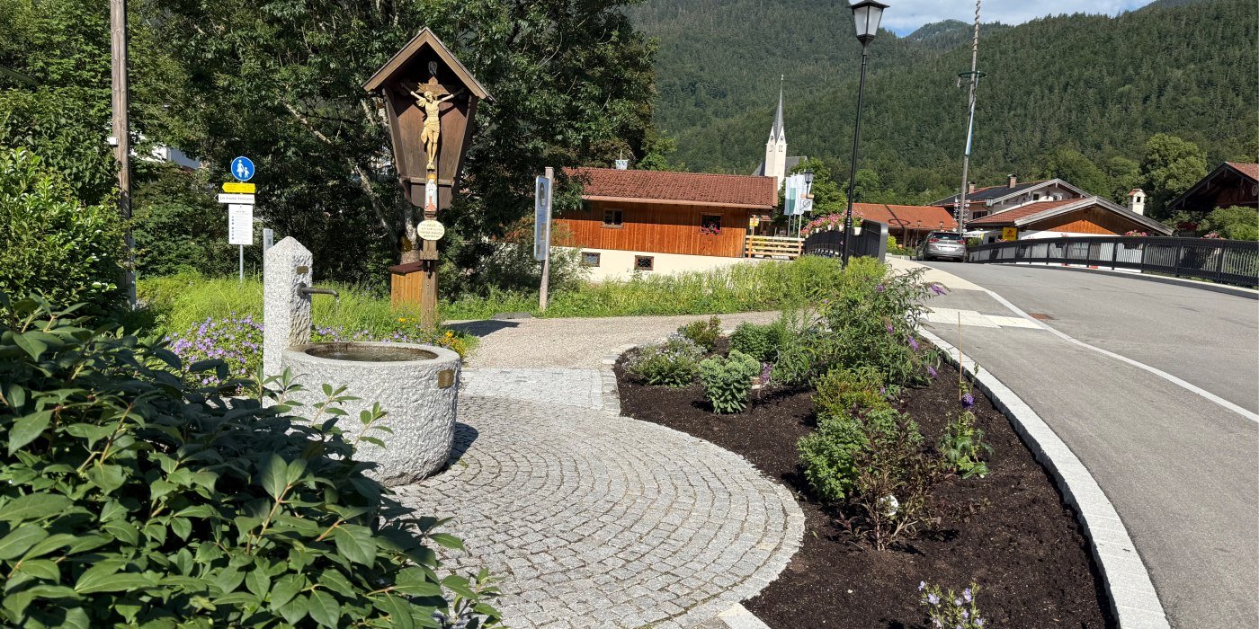 Trinkbrunnen in Kreuth an der Riedlerbrücke Trinkbrunnen in Kreuth an der Riedlerbrücke