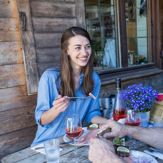 Hütten mit Brotzeit am Tegernsee, © Der Tegernsee, Hansi Heckmair