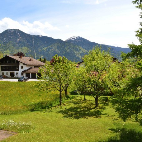 Blick vom Balkon zum Wallberg, © im-web.de/ Tourist-Information Rottach-Egern