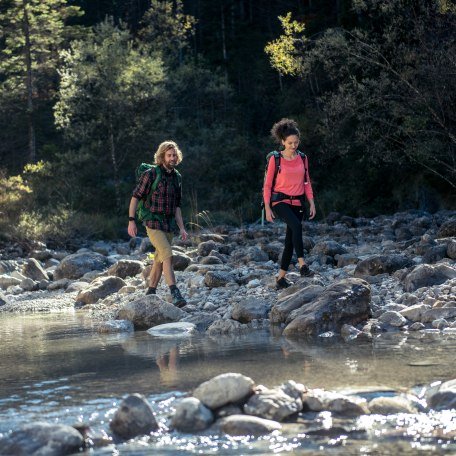 Flussdurchquerung, © Julian Rohn/ Tegernseer Tourismus GmbH