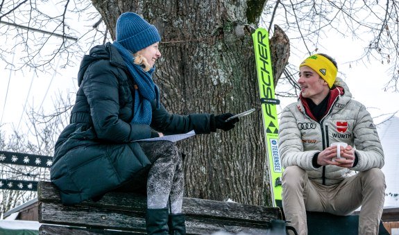 Ines Wagner interviewt Skispringer Moritz Baer, &copy; DER TEGERNSEE, Isabelle Munstermann