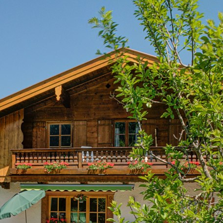 Ferienwohnung Butz in Rottach-Egern - Hausansicht im Sommer, © © GERLIND SCHIELE PHOTOGRAPHY TEGERNSEE