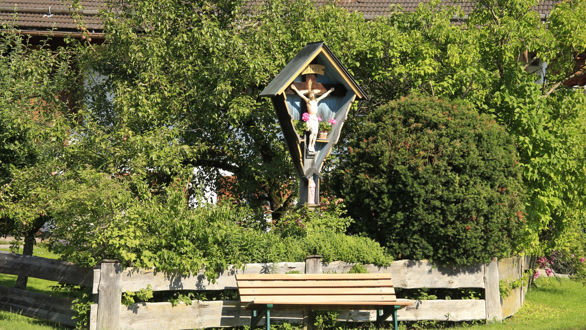 ttt_0714_ek_landschaft_wegkreuz-0002
