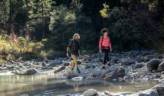 Flussdurchquerung, &copy; Julian Rohn/ Tegernseer Tourismus GmbH