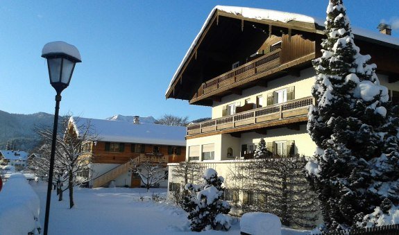 Gästehaus u. Neubau von NO, © im-web.de/ Tourist-Information Bad Wiessee Gästehaus u. Neubau von NO, © im-web.de/ Tourist-Information Bad Wiessee