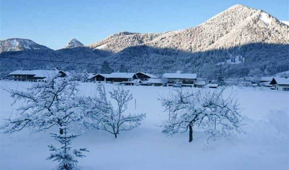 Ferienwohnung Fleischhackerhof - Ausblick vom Balkon in die herrrliche Winterlandschaft, © COPYRIGHT FLEISCHHACKERHOF KREUTH Ferienwohnung Fleischhackerhof - Ausblick vom Balkon in die herrrliche Winterlandschaft, © COPYRIGHT FLEISCHHACKERHOF KREUTH