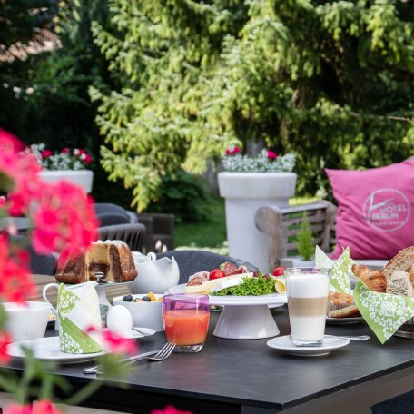 Frühstück auf der Terrasse, © im-web.de/ Tourist-Information Rottach-Egern