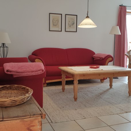 Sitzecke der Wohnung rot, © Miller Renate