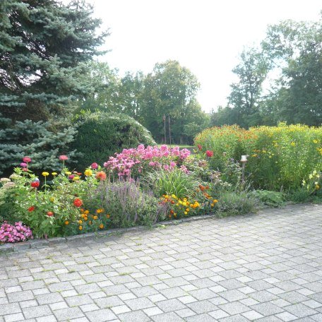 Parkplatz mit Blumenbeet, © im-web.de/ Tourist-Information Gmund am Tegernsee