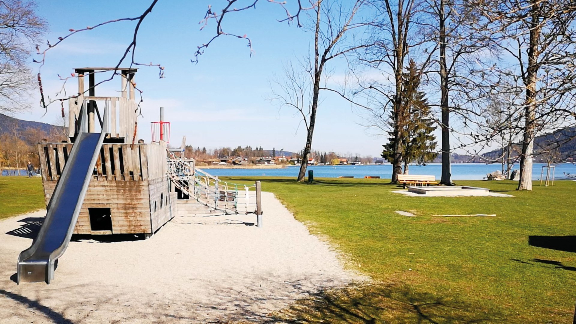 Spielplatz am Strandbad Ringsee Rottach-Egern, © I. Munstermann Spielplatz am Strandbad Ringsee Rottach-Egern, © I. Munstermann