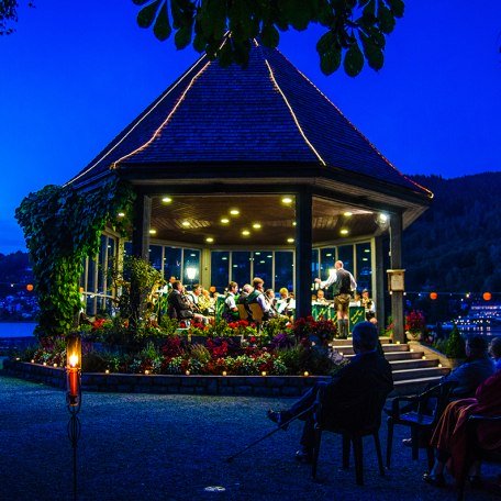 blasmusik-am-see-nacht