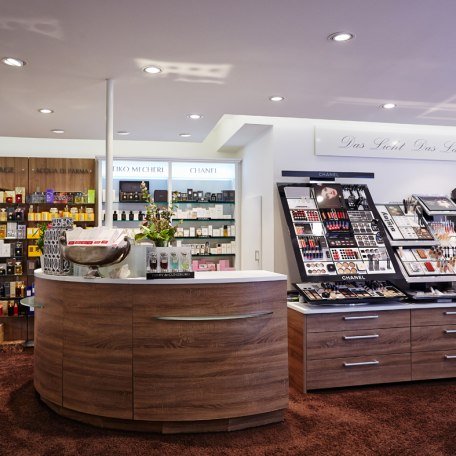 Parf&uuml;merie am Tegernsee by Hildegard Bayerschmidt, &copy; Hildegard Bayerschmidt