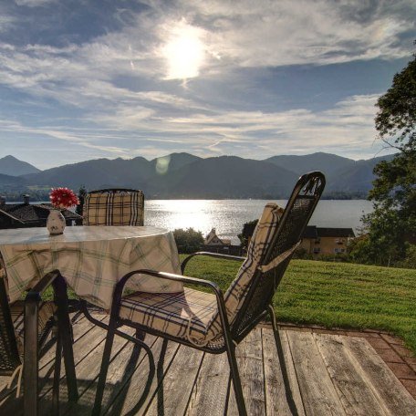 Wunderbarer Seeblick von der Terrasse., © im-web.de/ Tourist Information Tegernsee