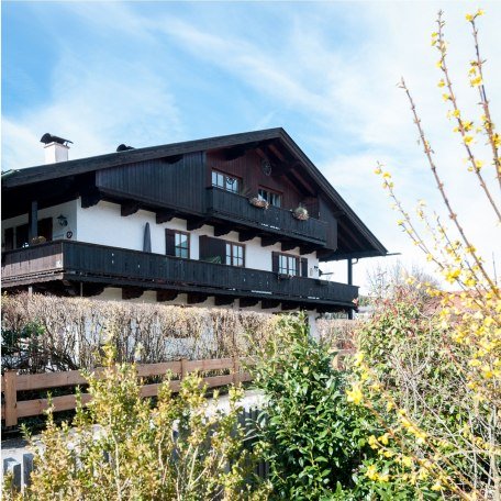 Ferienwohnung Rotkehlchen, Bad Wiessee, Ostansicht, Fewo 1. OG rechts, &copy; im-web.de/ Ferienwohnungen Tegernsee