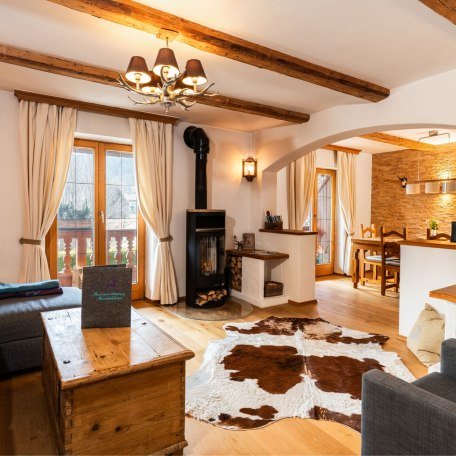 gem&uuml;tlicher Wohnbereich mit Kaminofen und Smart-TV, &copy; im-web.de/ Tourist-Information Bad Wiessee