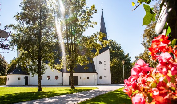 Evang. Auferstehungskirche Rottach-Egern, © Der Tegernsee, Sabine Ziegler-Musiol