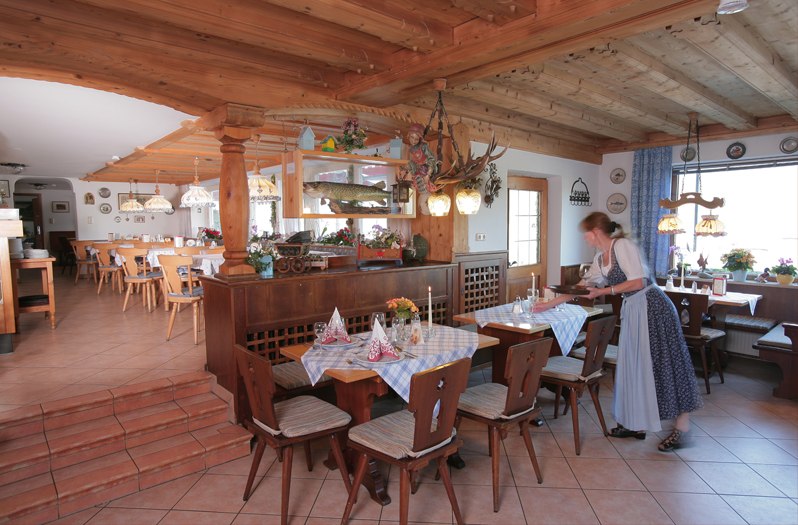 hauptraum-im-restaurant_1 hauptraum-im-restaurant_1