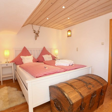 Schlafzimmer mit bequemen Betten, © im-web.de/ Tourist-Information Bad Wiessee