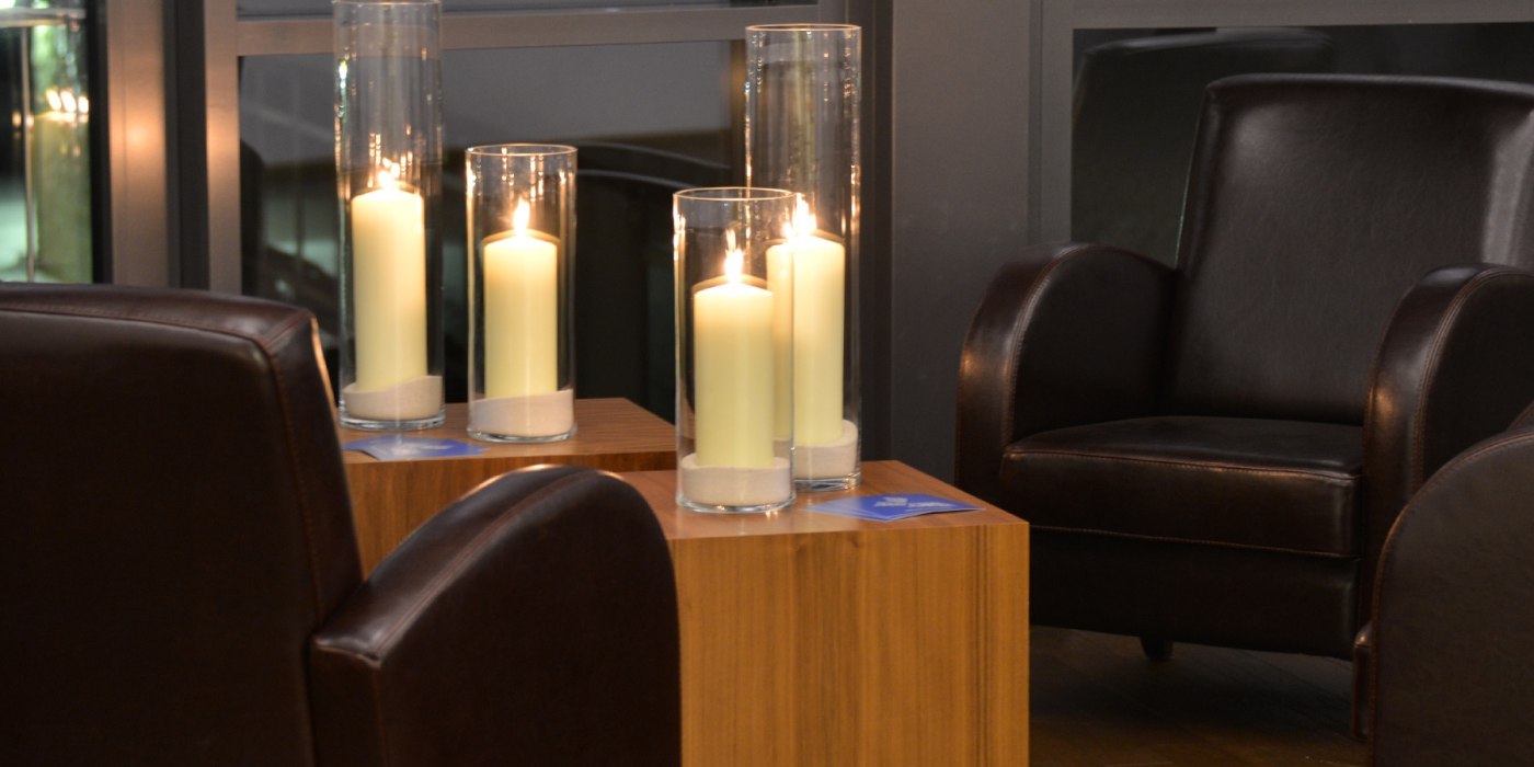 Gemütliche Sitzgelegenheiten im Seeforum Rottach-Egern Gemütliche Sitzgelegenheiten im Seeforum Rottach-Egern