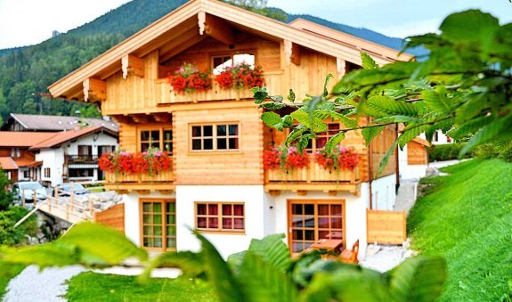 Ferienwohnungen am Webermohof  mit Wellnessbereich, © im-web.de/ Tourist-Information Rottach-Egern