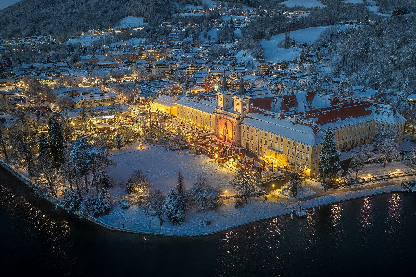 Vogelperspektive Schlossplatz_Bild Luftbuidl, © Bräusüberl Tegernsee (Luftbuidl)