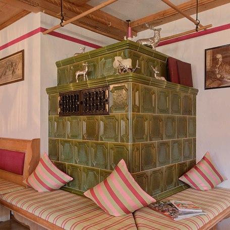 Frühstücksraum mit Kachelofen, © im-web.de/ Tourist-Information Rottach-Egern