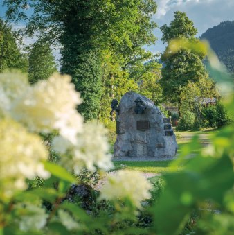 Künstlerstein in Kreuth, © Der Tegernsee, Dietmar Denger Künstlerstein in Kreuth, © Der Tegernsee, Dietmar Denger