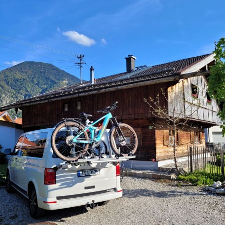gekiester Parkplatz für 2 Fahrzeuge, © im-web.de/ Tourist-Information Rottach-Egern