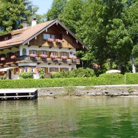 Haus Seeblick mit eigenem Badesteg, &copy; im-web.de/ Tourist-Information Bad Wiessee