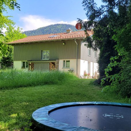 Trampolin im Garten, © im-web.de/ Tourist-Information Gmund am Tegernsee