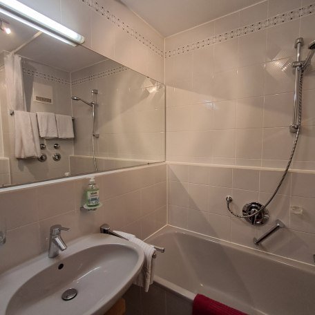 Badezimmer mit Badewanne, &copy; im-web.de/ Regionalentwicklung Oberland Kommunalunternehmen