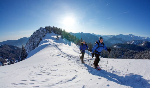Schneeschuhwandern am Hirschberg im verschneiten Bergpanorama, &copy; Bernd Ritschel