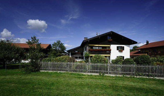 Ansicht des Hauses von der Hauptstraße, © im-web.de/ Tourist-Information Gmund am Tegernsee