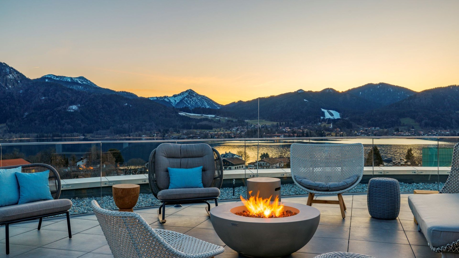 36_ak_mucat_ni-bar-terrace_1, &copy; Caro & Selig, Tegernsee, Autograph Collection