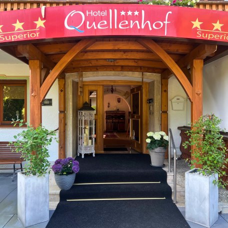 Hotel-Eingang, &copy; im-web.de/ Tourist-Information Bad Wiessee