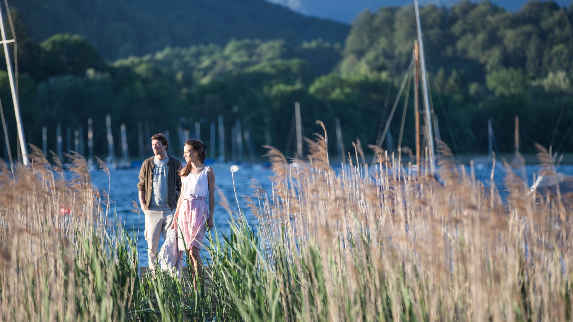 Ein Paar entspannt am Tegernsee, © Hansi Heckmair