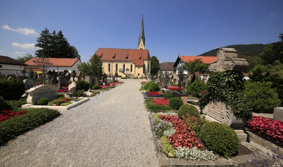 Kath Kirche St.Laurentius_Friedhof Rottach-Egern, &copy; Egbert Krupp