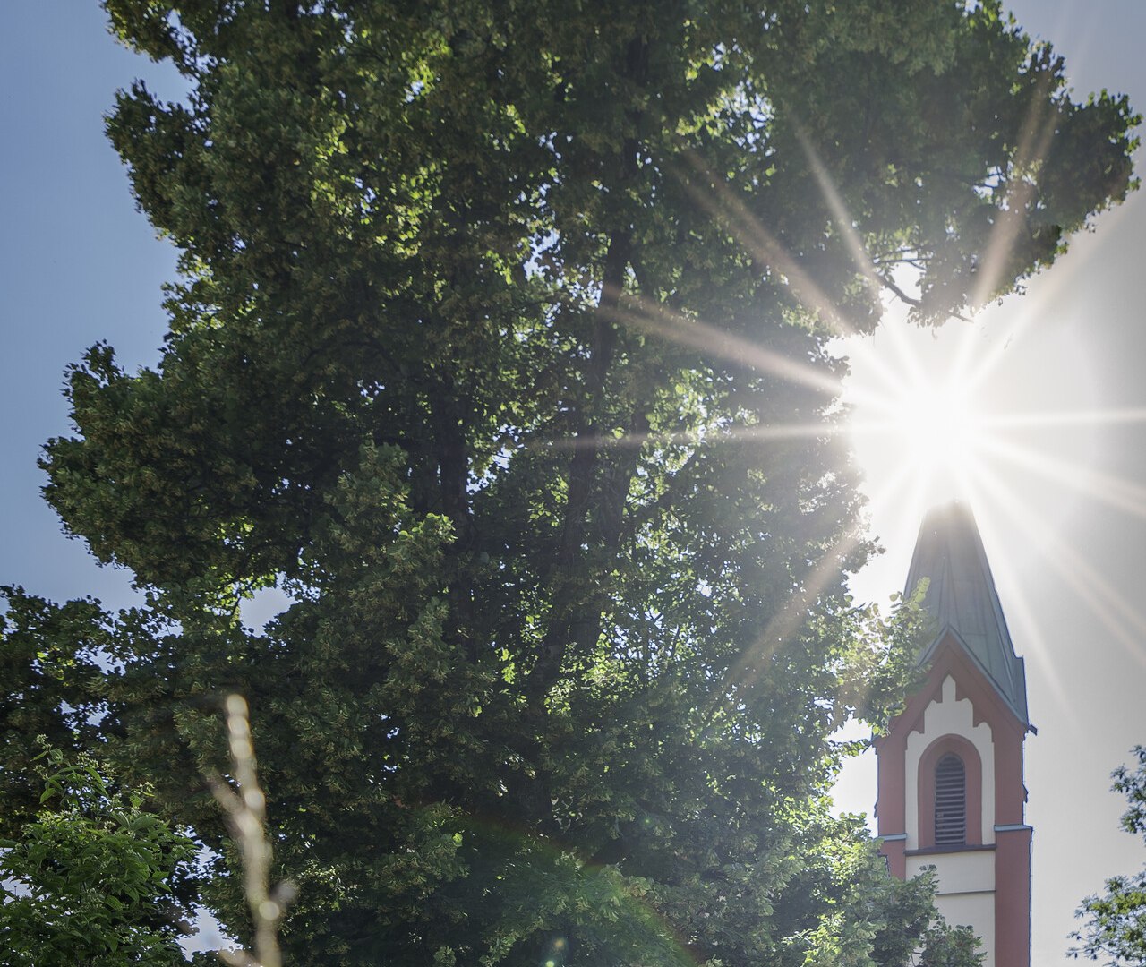 Turm der evangelisch-lutherischen Christuskirche in Tegernsee, © Dieter Denger