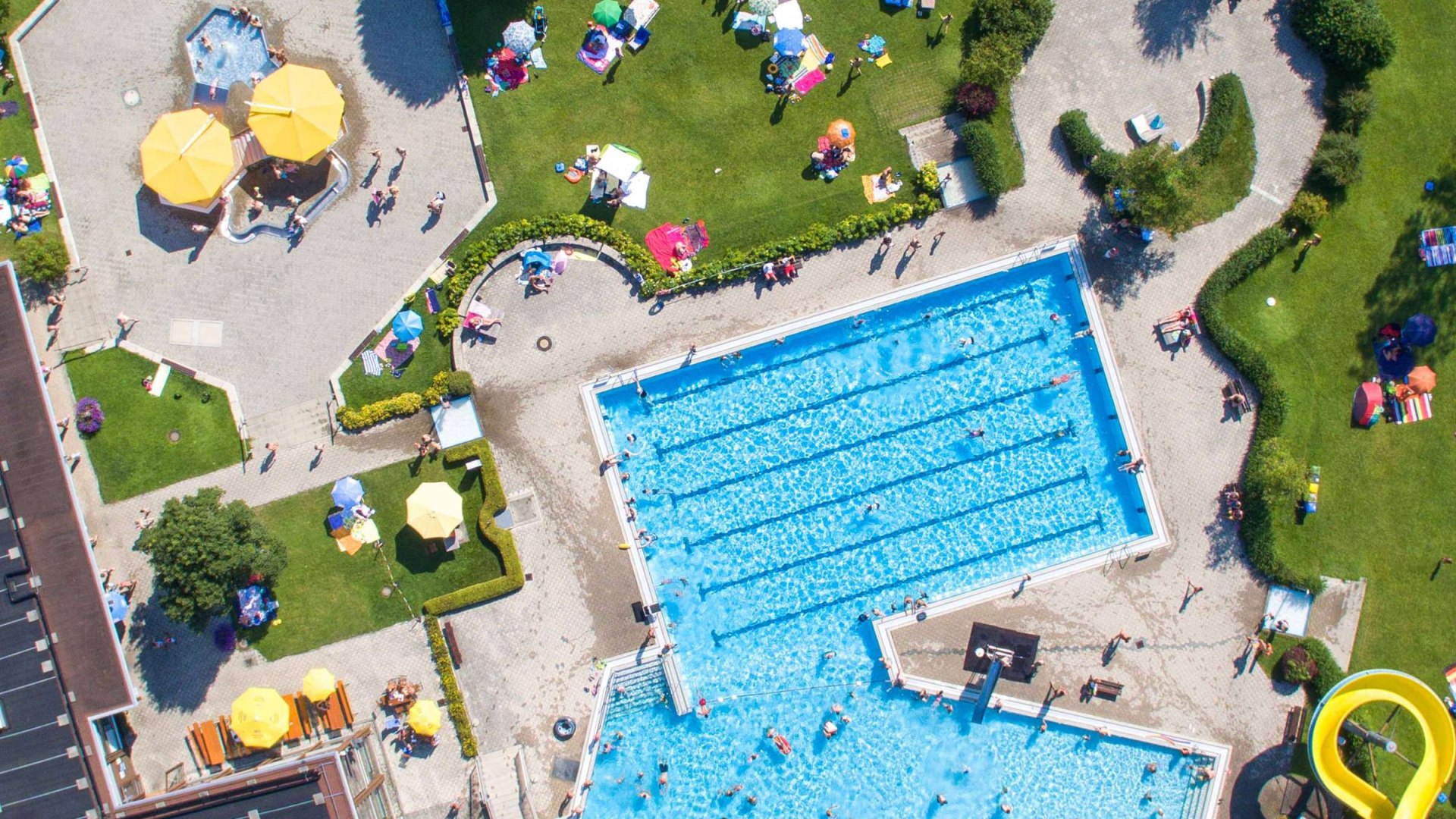 Schwimmbad Luftaufnahme